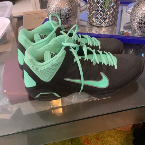 NIKE!!! - Picture 1 of 4